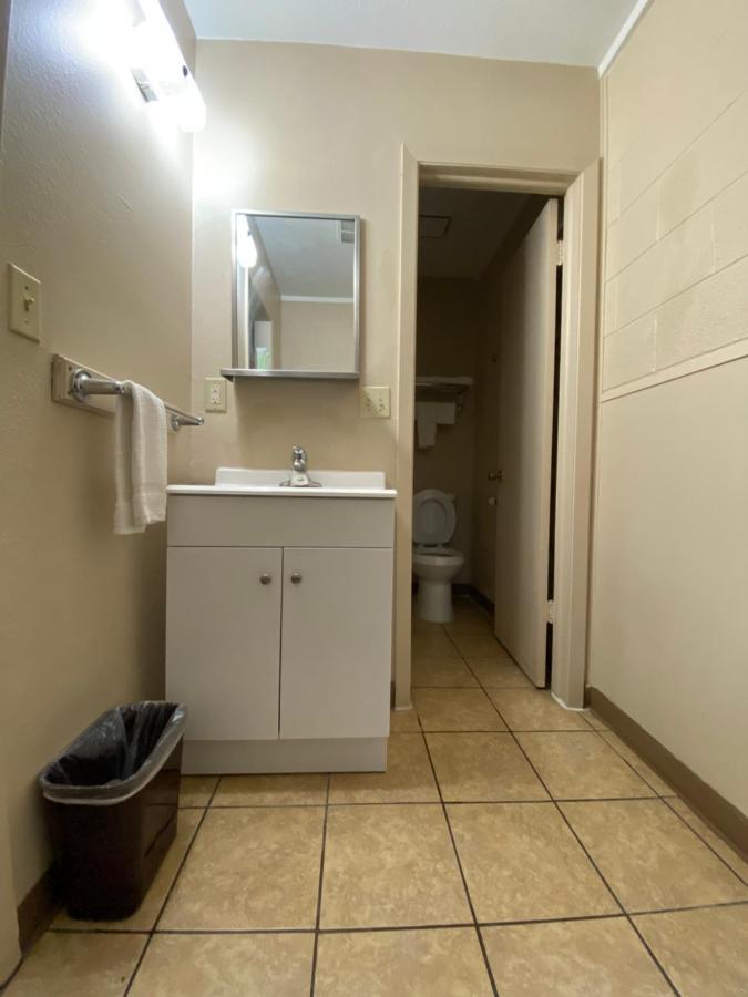 Regency Inn Dodge City Extérieur photo