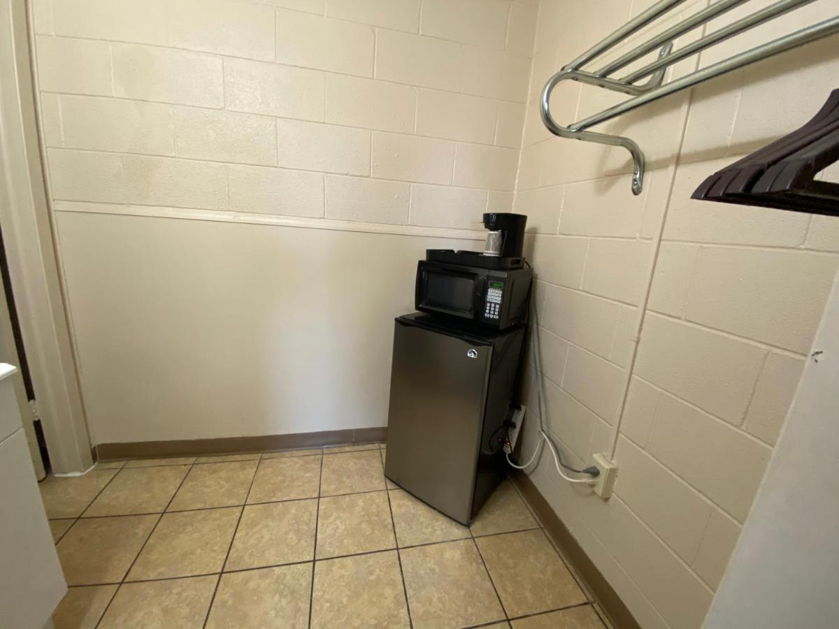 Regency Inn Dodge City Extérieur photo